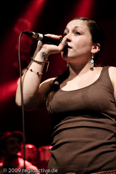 Sarah Lugo (live im Knust Hamburg, 08.04.2009)
Fotos: Holger Nassenstein