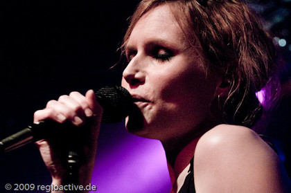wohliges konzertgefühl - Live gesehen in Hamburg und Berlin: Nina Perssons A CAMP 