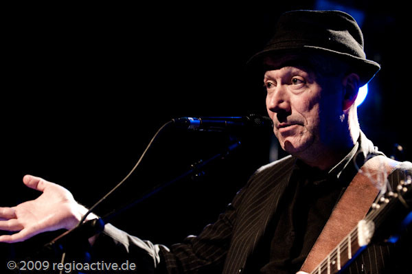 John Watts (live am 26.04.2009 im Knust Hamburg)
Fotos: Holger Nassenstein